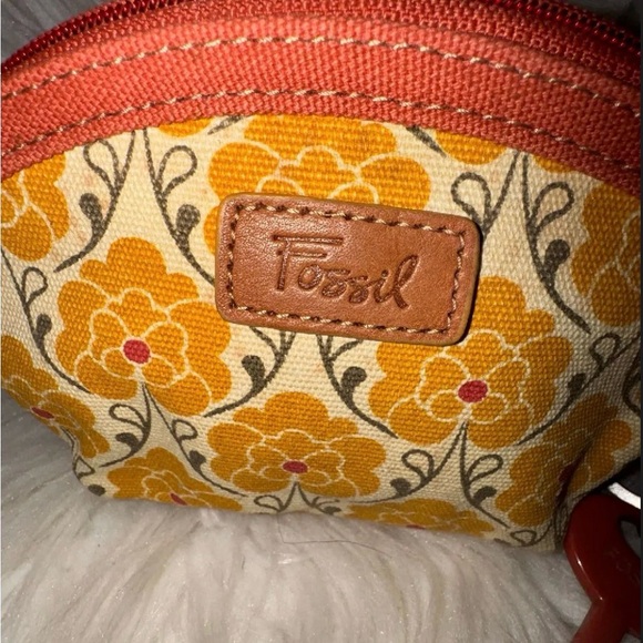 Fossil canvas cosmetic pouch featuring a floral pattern and a signature key fob - Picture 2 of 7